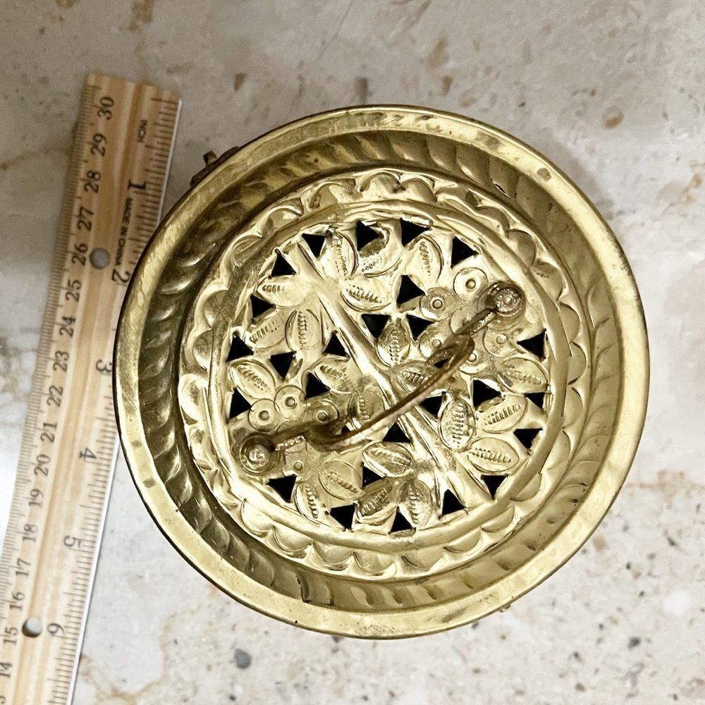 Vintage Brass Etched Hinged Box – Made in India - Incense or Jewelry Keepsake - Picture 4 of 14